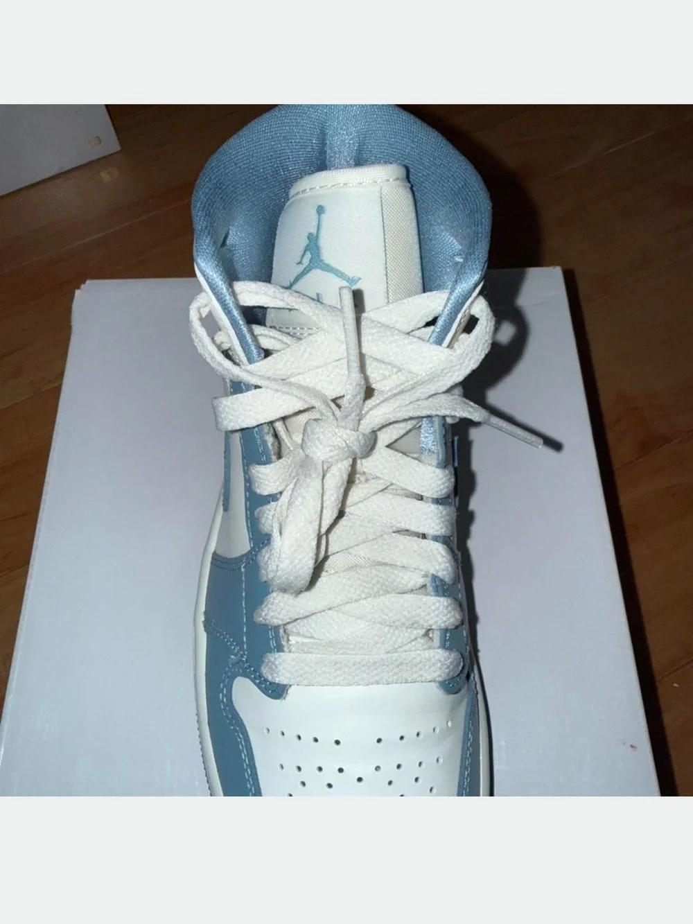 Women's Air Jordan 1 Mid 'University Blue'